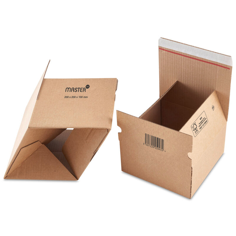 Kartonnen postdoos bij verhuizing met inpakken